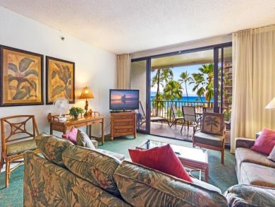 Sweeping Views From This 2 Bedroom Oceanfront Condo on Maui Sweeping Views From This 2 Bedroom Oceanfront Condo on Maui